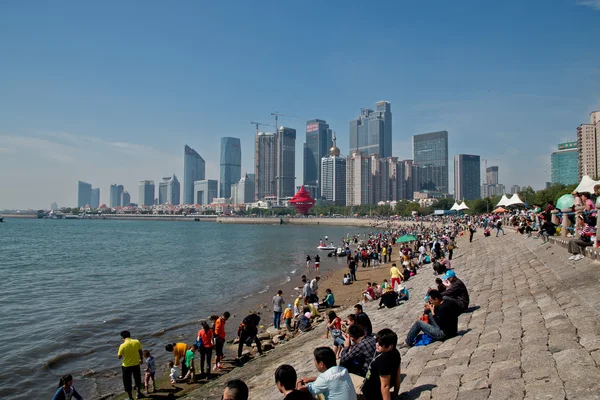 Strandpromenade in Qingdao lizenzfreie Stockfotos