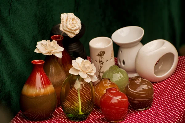 Aromatherapie lampen en glazen vazen — Stockfoto