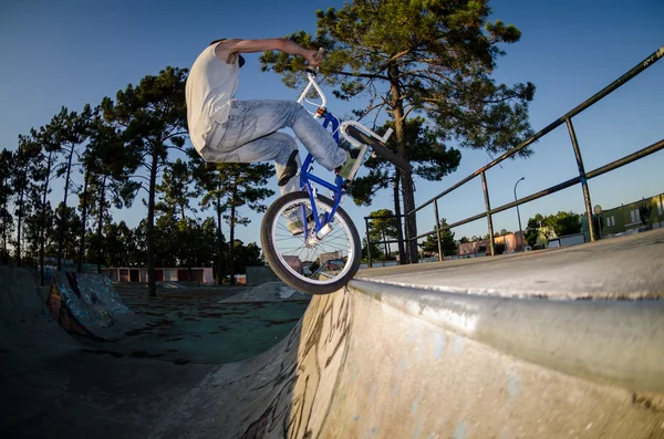 BMX fiets stunt kraan — Stockfoto