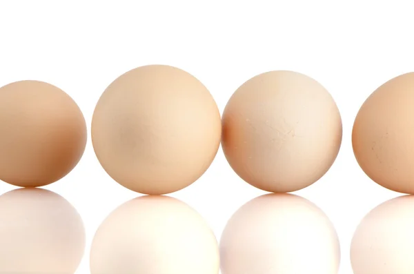 在白色的四个蛋 — 图库照片