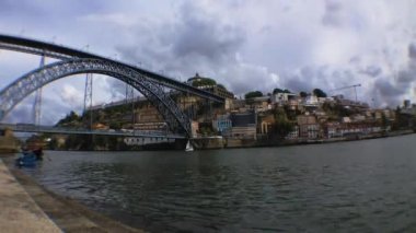 Dom zaman atlamalı köprü luis