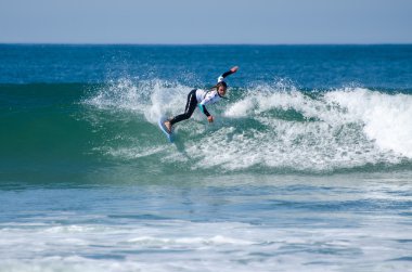 sörfçü meo figueira pro 4 aşaması sırasında