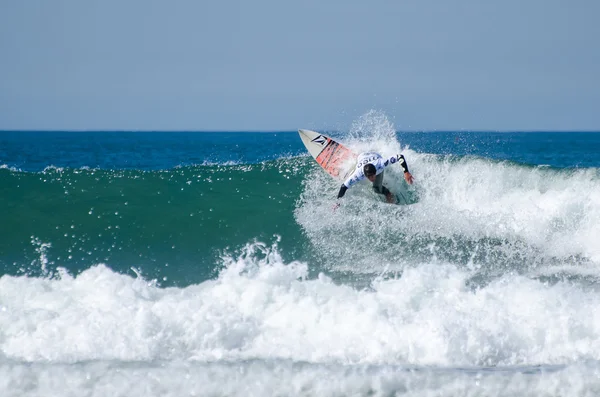 Surfista durante a quarta etapa do MEO Figueira Pro — Fotografia de Stock