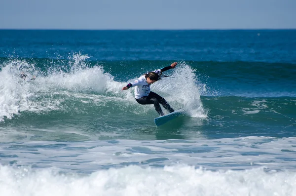 Surfista durante la 4ª etapa de MEO Figueira Pro — Foto de Stock