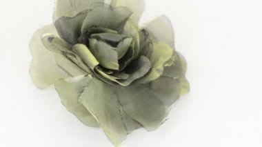 Yeşil kumaş çiçek