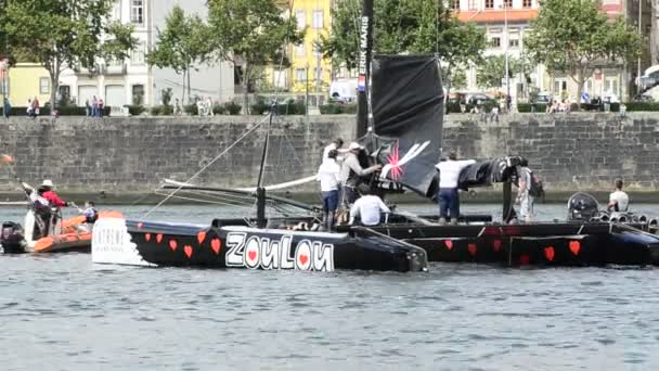 ZouLou competir en la serie de vela extrema — Vídeo de stock