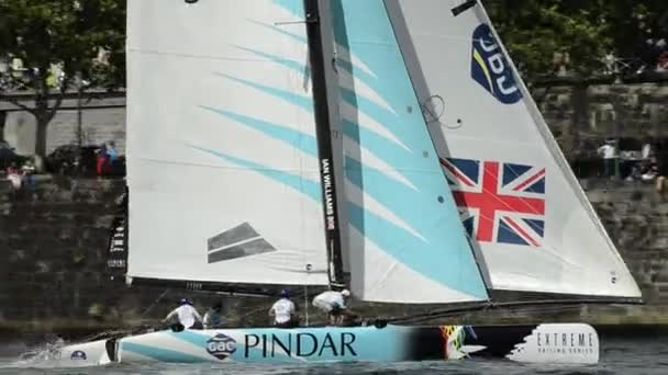 GAC Pindaros tävla i extreme sailing series — Stockvideo