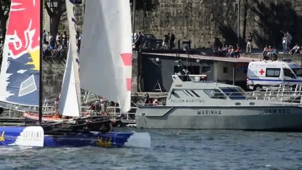 Red Bull Sailing Team nimmt an der Extremsegelserie teil — Stockvideo