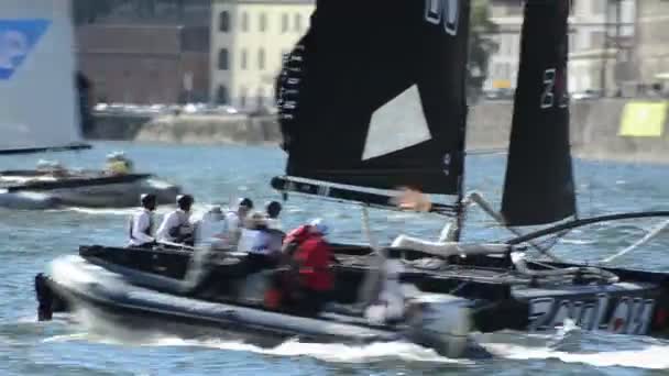 ZouLou competir na série de vela extrema — Vídeo de Stock