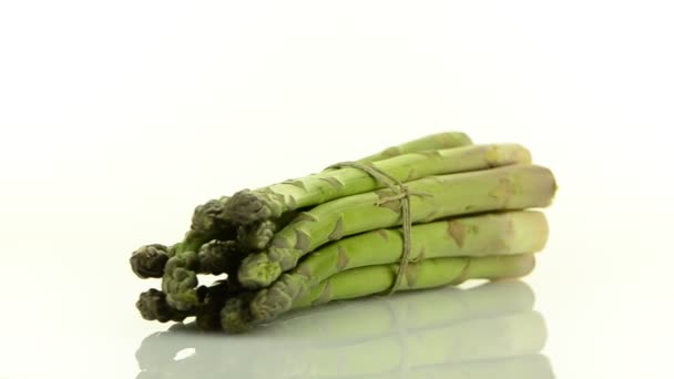 Verse groene asperges — Stockvideo