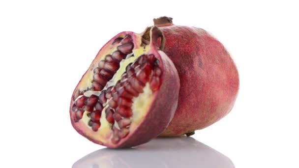 Half pomegranate fruit — Stock Video