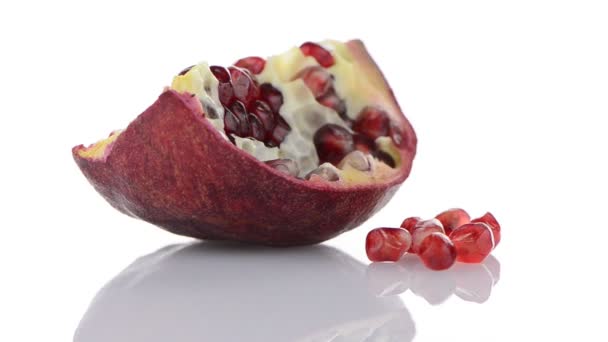 Half pomegranate fruit — Stock Video