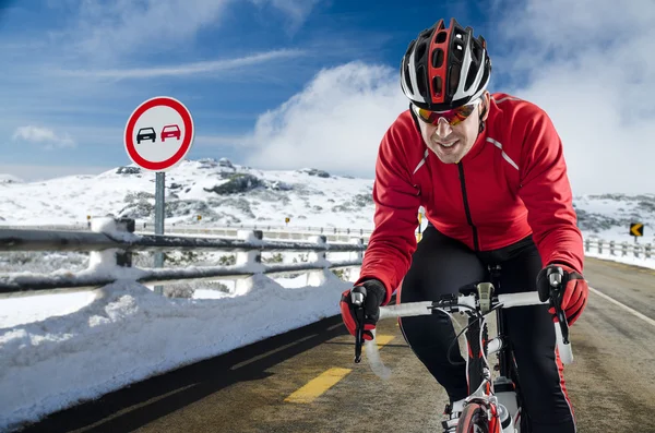 Cyclist on the road — Stock Photo, Image