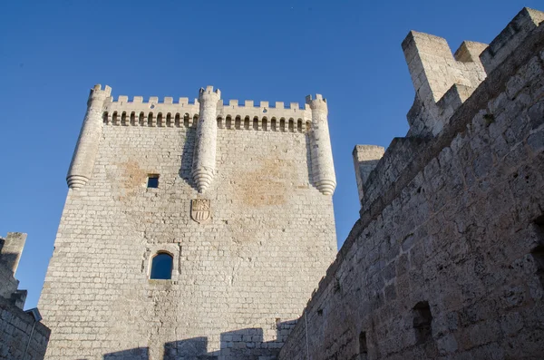 Steinturm der Burg Penafiel, Spanien — Stockfoto