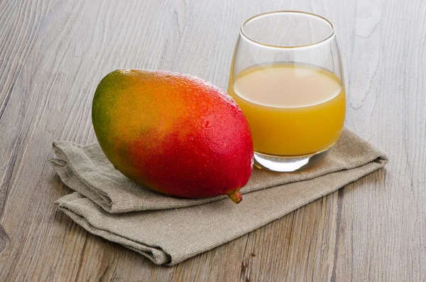 Frischer Mangosaft — Stockfoto