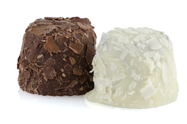 Witte en bruine chocolade snoepjes — Stockfoto