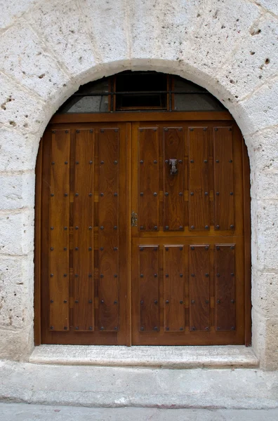 Old wooden entrance door — Stock Photo, Image