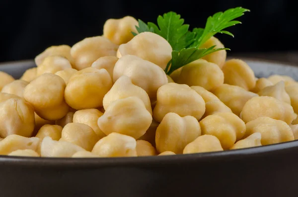 ボウルに茶色のヒヨコ豆 — ストック写真