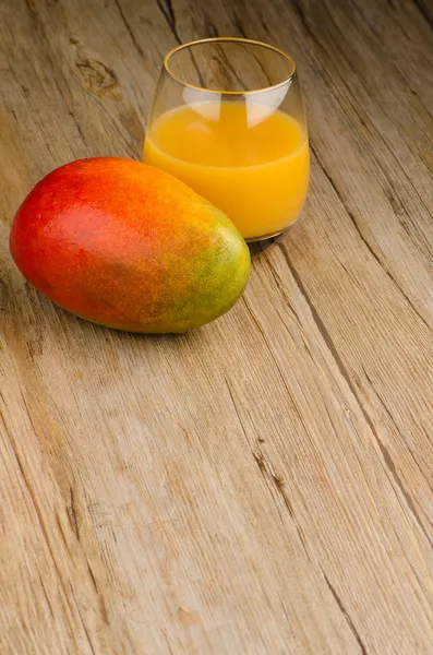 Frischer Mangosaft — Stockfoto