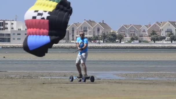 Francisco Costa on a landing kite — Stock Video