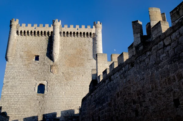 Stenen toren van penafiel kasteel, Spanje — Stockfoto