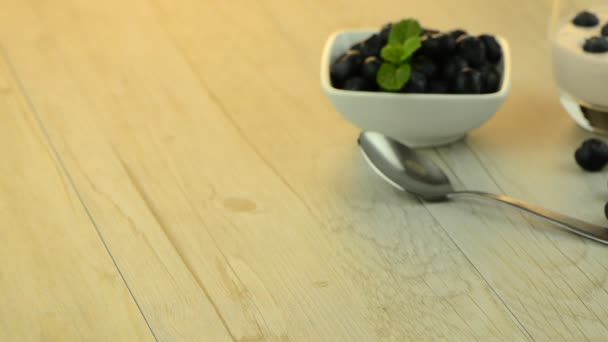 Yogurt and blueberries — Stock Video