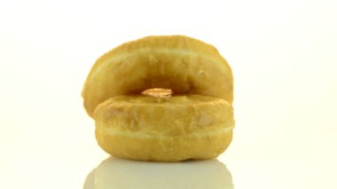 Donuts beyaz bir arka plan üzerinde döndürme