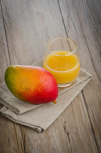Taze mango suyu — Stok fotoğraf