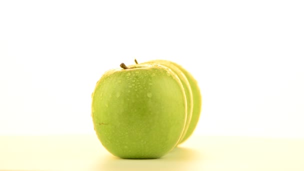 Три яблока — стоковое видео