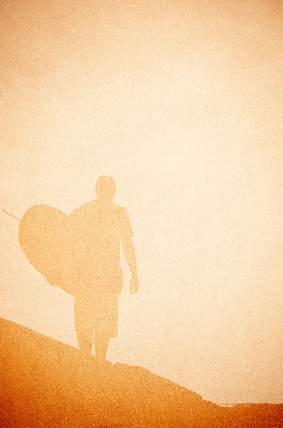 Surfer met bestuur silhouet — Stockfoto