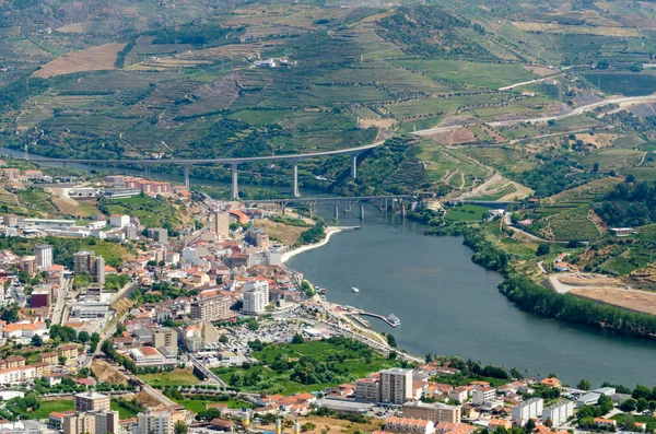 Água, vinhedos no Vale do Douro — Fotografia de Stock