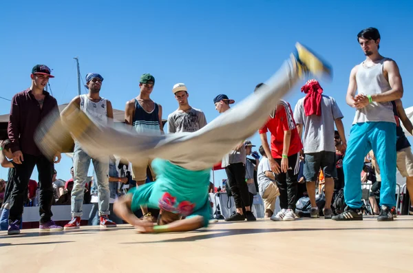 B-boying bemanningen warmup — Stockfoto