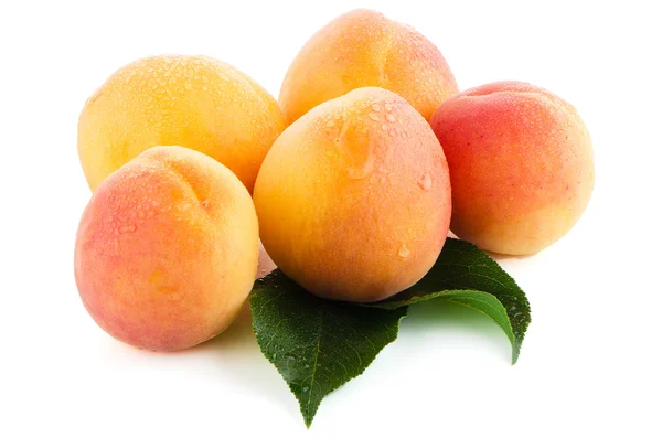 Sweet peaches with leafs — Stock Photo, Image