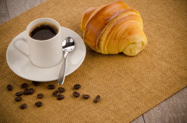 Bir fincan sade kahve.