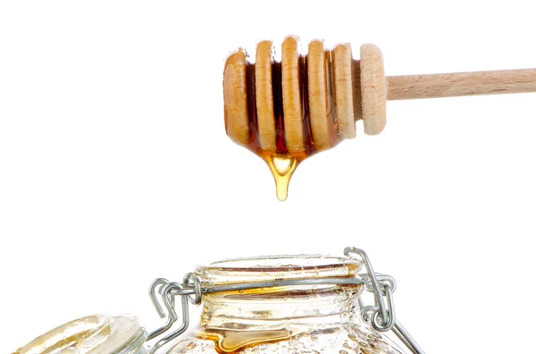 Tarro de miel con rociador de madera —  Fotos de Stock