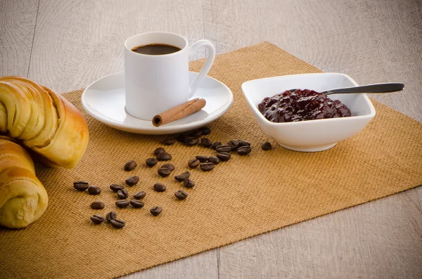 Cup of black coffee and croissant — Stock Photo, Image