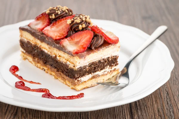 Chocolate strawberry cake — Stock Photo, Image