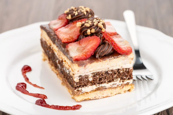 Gâteau aux fraises au chocolat — Photo