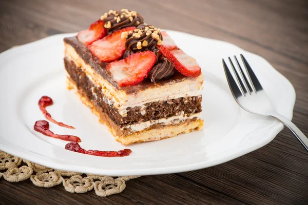 Sjokoladekake med jordbær – stockfoto