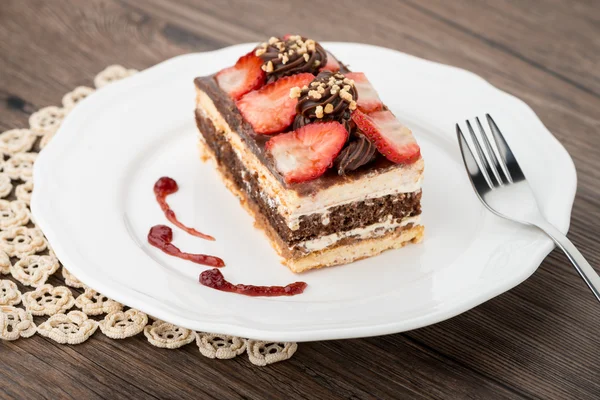 Sjokoladekake med jordbær – stockfoto