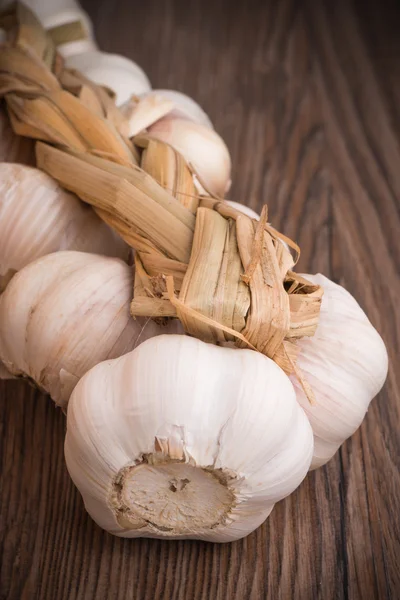 Garlics na mesa — Fotografia de Stock