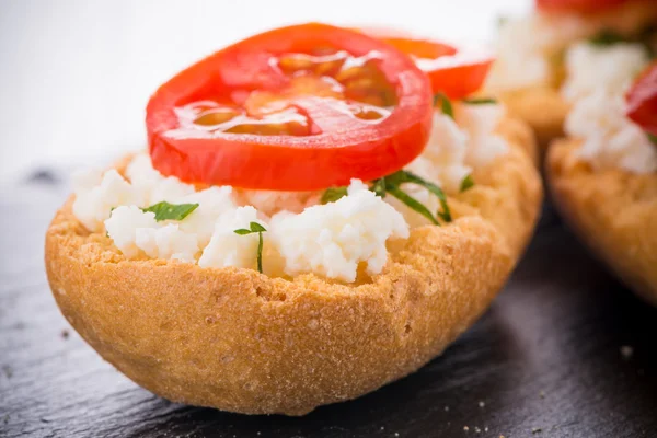 Bread with cottage — Stock Photo, Image