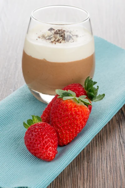 Mousse di cioccolato e fragole — Foto Stock