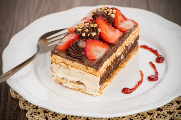 Chocolate strawberry cake — Stock Photo, Image
