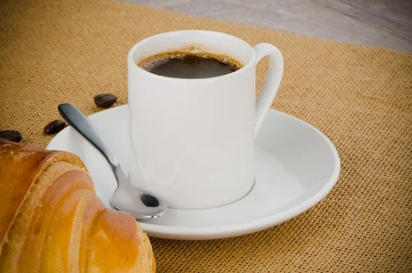 Tasse schwarzen Kaffee — Stockfoto