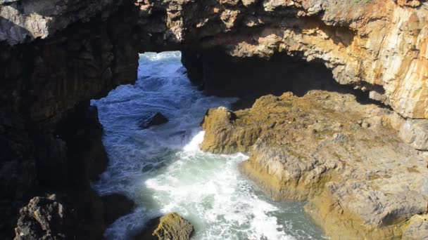 悬崖在葡萄牙卡斯卡伊斯 — 图库视频影像