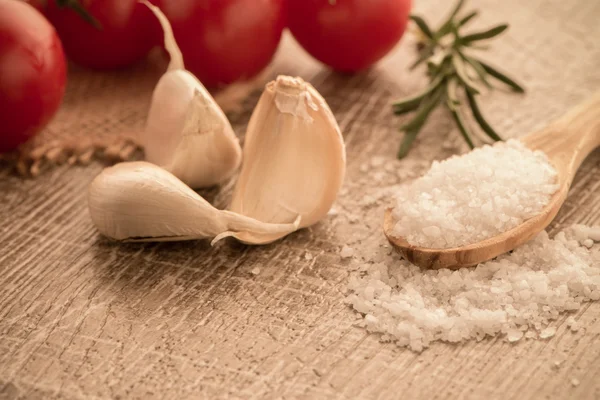 Cherry tomatoes and onion — Stock Photo, Image