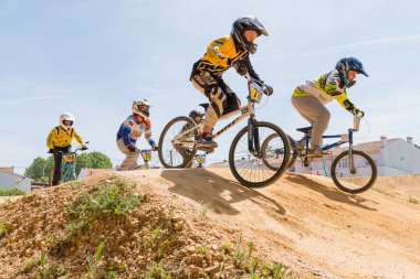 okul biniciler üzerinde eğitimleri