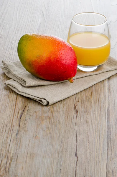 Sok z mango świeże — Zdjęcie stockowe