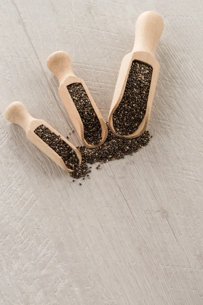 Semillas de chía en cucharadas de madera — Foto de Stock